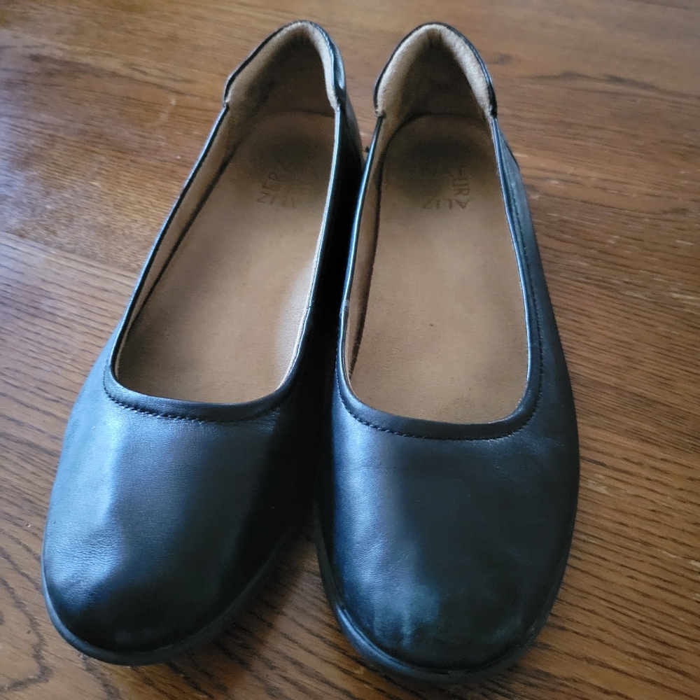 NaturalIzers Black Flats Sz 9